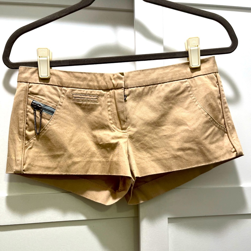 Ever shrunken low rise chino shorts in size 0